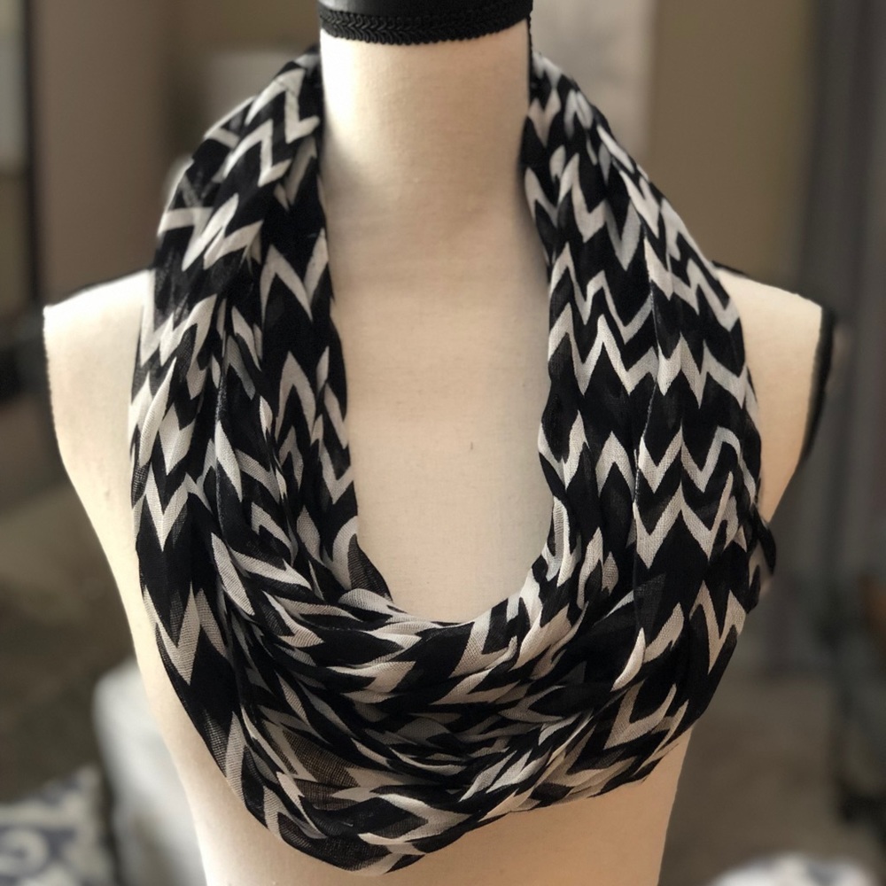 Chevron print infinity scarf! 🧣